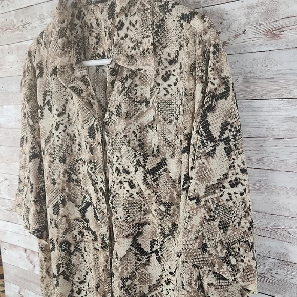 Sanctuary Beige Snake Print Button-Down Shirt - Picture 9 of 10